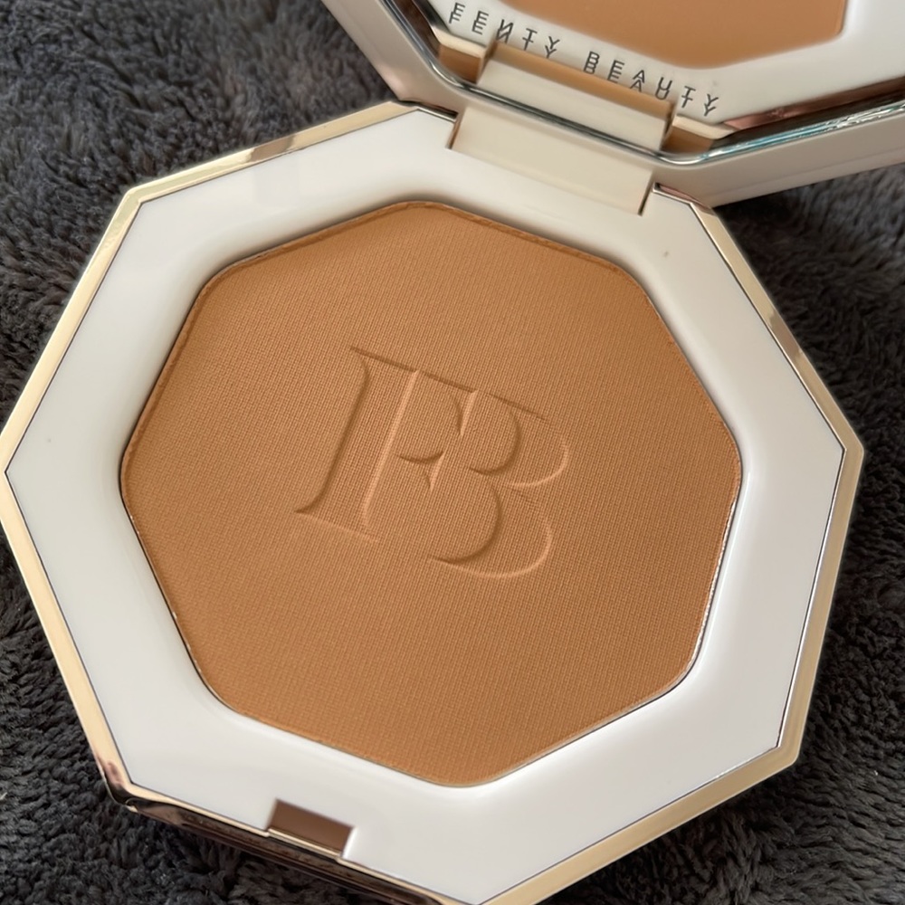 Fenty Shady Biz Sun Stalk'r Instant Warmth Bronzer - Picture 5 of 5